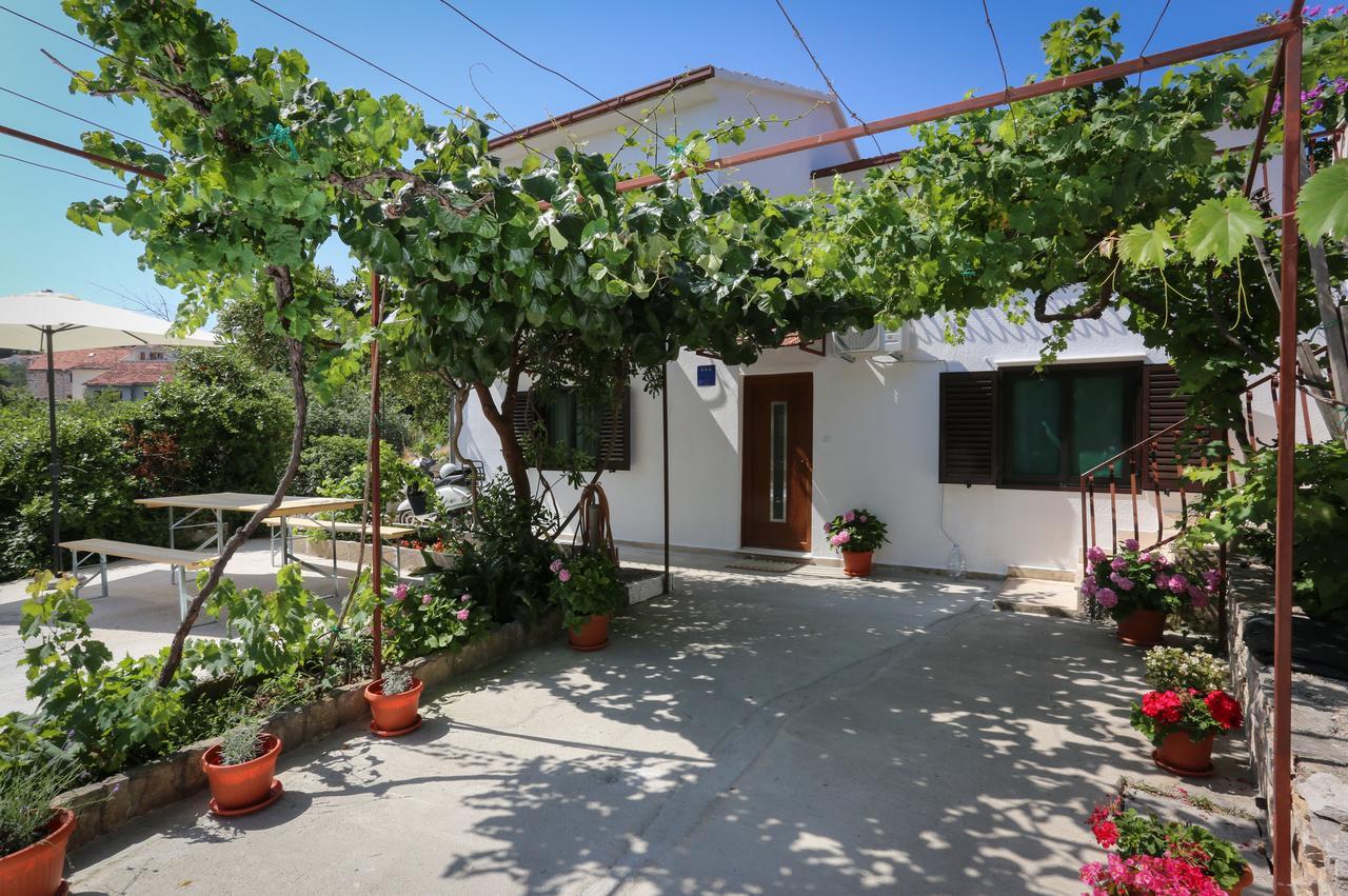 Apartment Vitaic Supetar Exterior foto